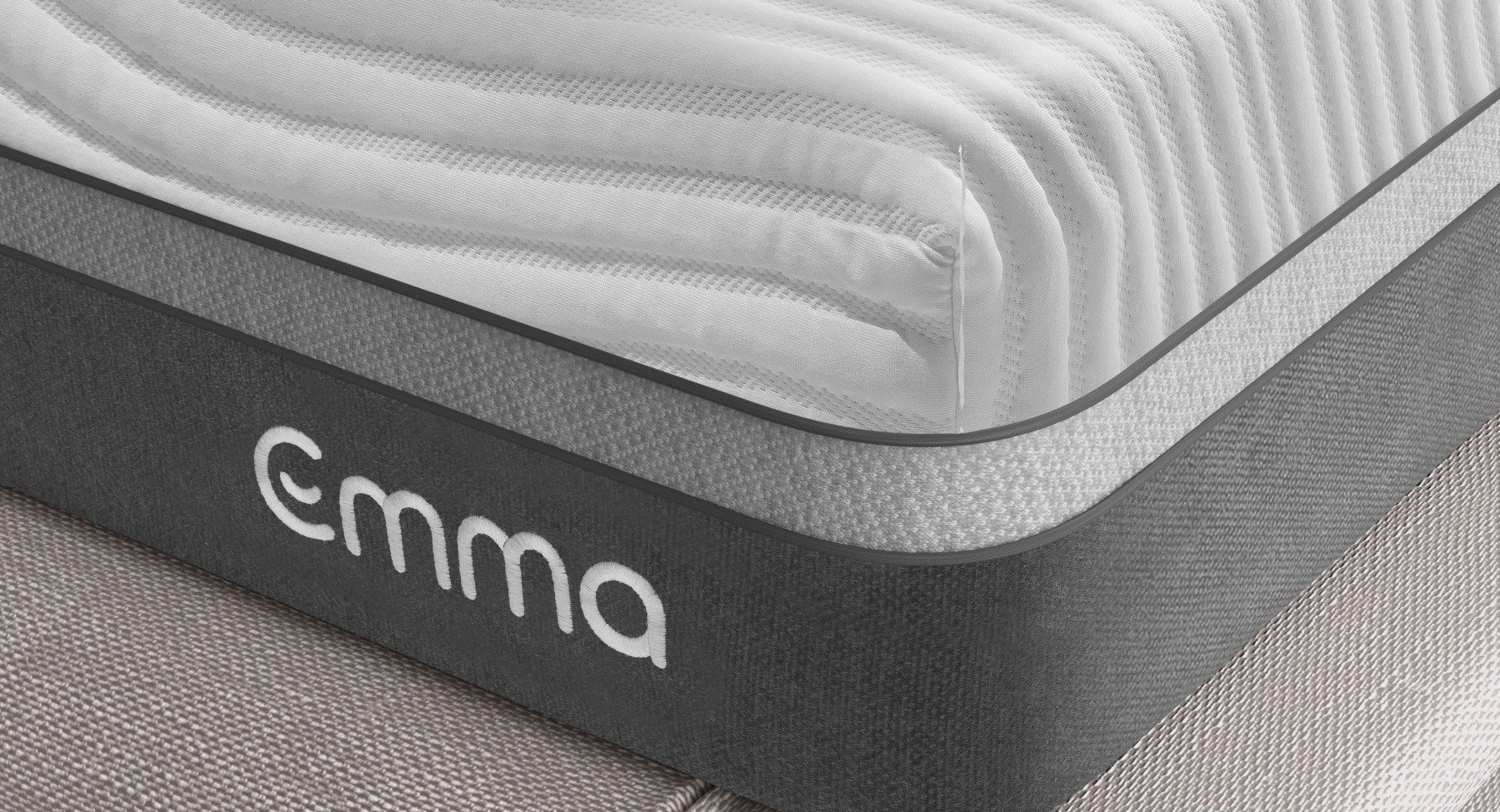 emma mattress have separate topper on it